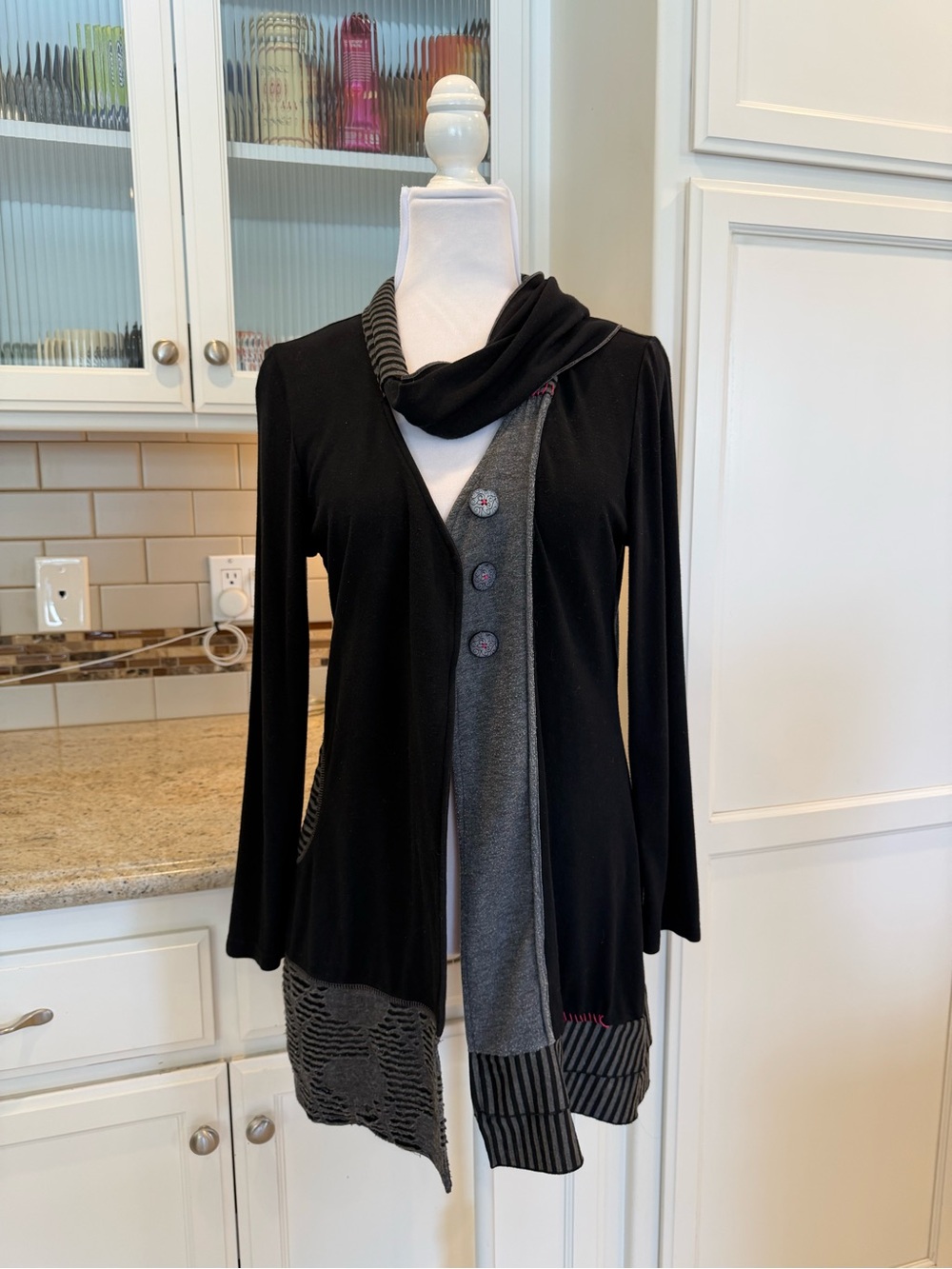 Dzhavael Couture Black & Gray Women's Sweater XL